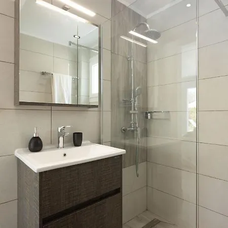 بيت للعطل Elena Private Pool كونتوكالي