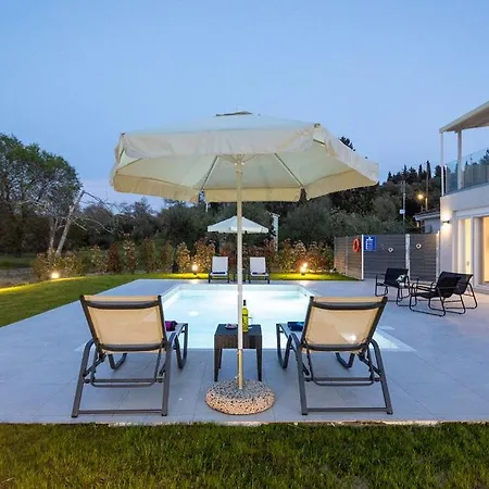 Elena Private Pool Holiday home