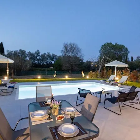 Elena Private Pool Hébergement de vacances